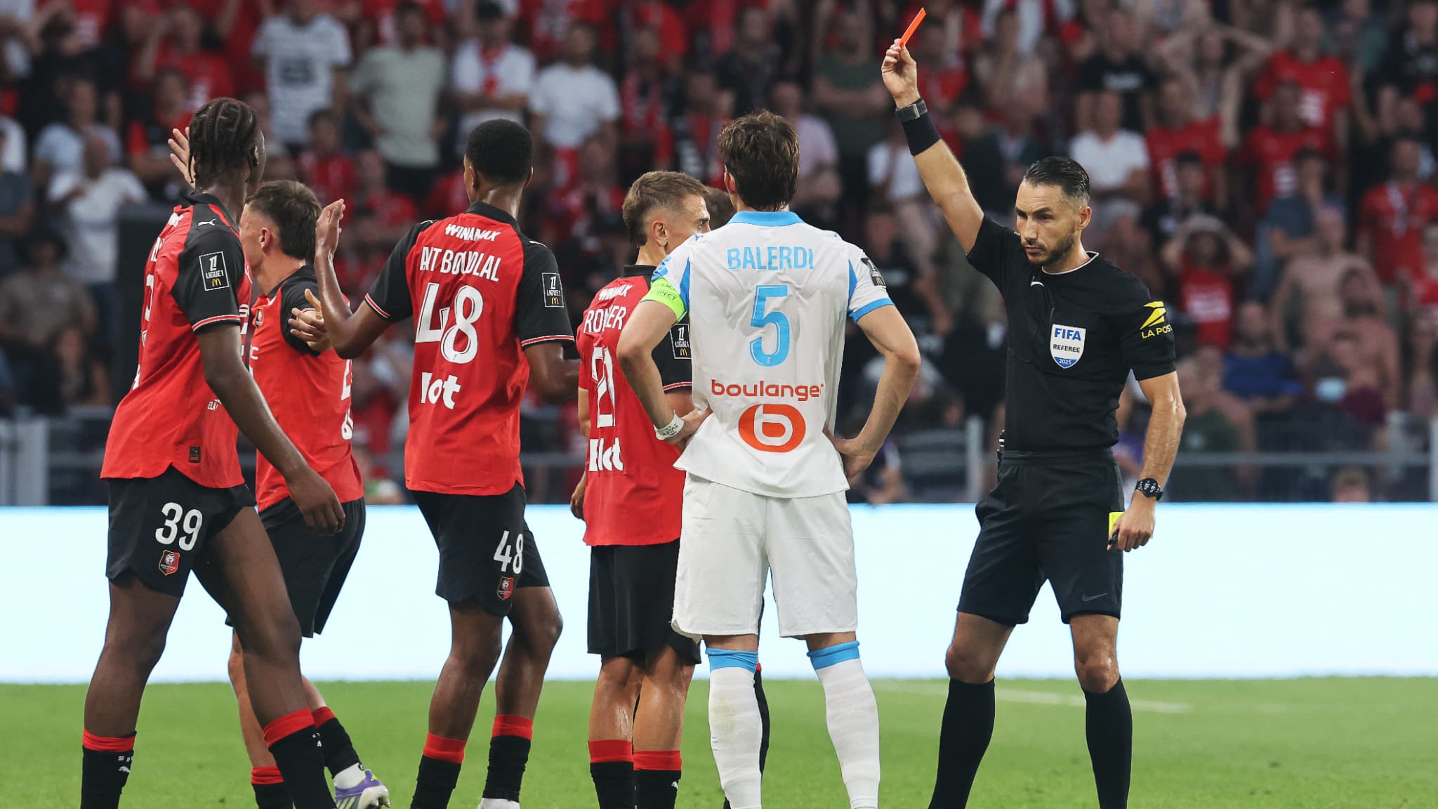 PLUS DE CARTONS ROUGES EN LIGUE 1 QU'AILLEURS? OUI, LA FRANCE EXPLOSE LES COMPTEURS SELON LES STATISTIQUES