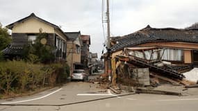 Des immeuble endommagés à Wajima après un séisme au Japon, le 1er janvier 2024