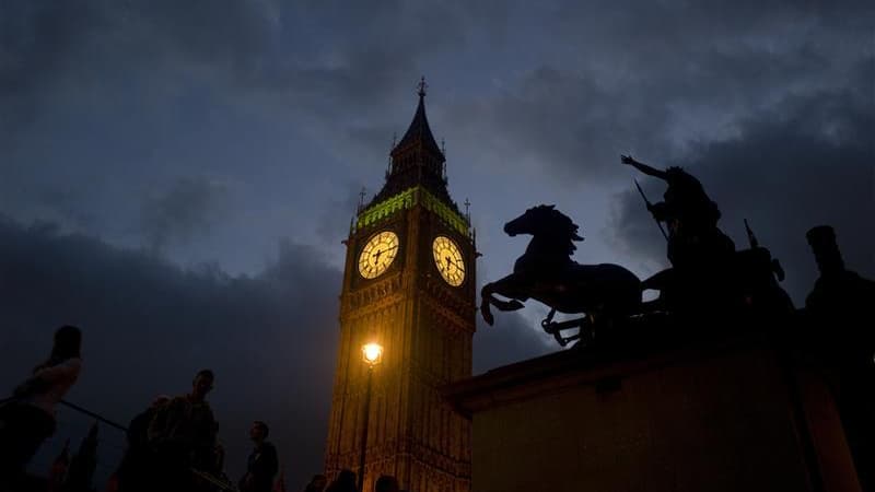 La tour de l'Horloge, qui abrite depuis plus de 150 ans la célèbre cloche "Big Ben" au palais de Westminster à Londres, va devenir la tour Elizabeth, nouvel hommage à la reine d'Angleterre pour le 60e anniversaire de son accession au trône. /Photo prise l