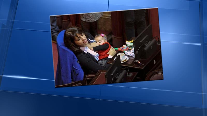 Victoria Donda Perez a allaité sa fille en plein Parlement argentin.