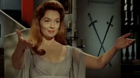 L'actrice britannique Barbara Shelley, dans "Dracula, Prince des ténèbres", en 1966.