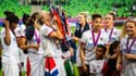 Ada Hegerberg (OL) soulevant le trophée de la Ligue des champions féminine, le 18 mai 2019