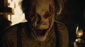 Bill Skarsgård dans le rôle de Pennywise