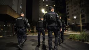 Des policiers en intervention dans la banlieue de Grenoble, le 26 août 2020. (PHOTO D'ILLUSTRATION)