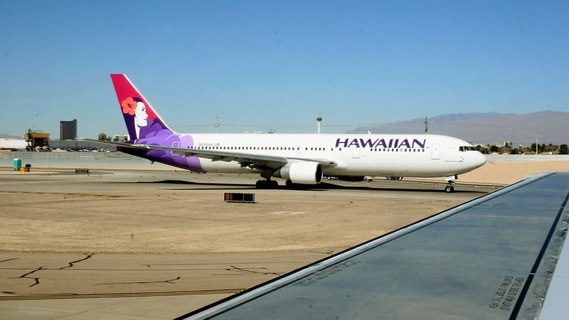Un avion de la compagnie aérienne hawaïenne, à l'aéroport international de Phoenix, en Arizona, aux États-Unis, le 14 février 2006