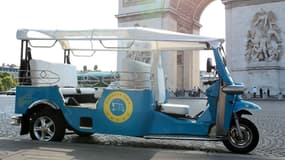 Deux frères proposent des balades en tuk-tuk à Paris.