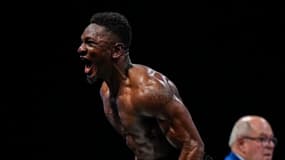 Le boxeur français Christian Mbilli explose de joie après sa victoire face à Rohan Murdock
