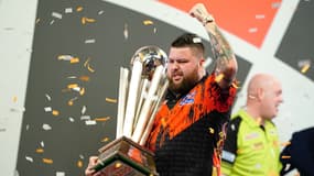 Michael Smith lors de sa victoire aux Mondiaux 2023 de fléchettes