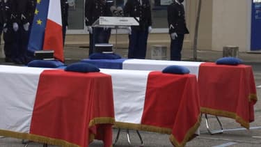 Un hommage national a été rendu à Ambert, dans le Puy-de-Dôme, aux trois gendarmes tués en mission dans la nuit du 22 au 23 décembre.