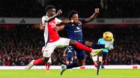 Bukayo Saka au duel avec Tyrell Malacia - Arsenal vs Manchester United