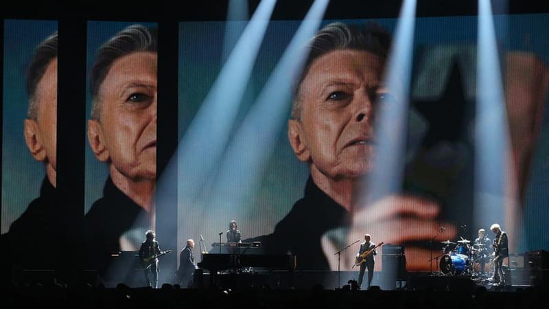 L'hommage à David Bowie, lors des derniers Brit Awards en février 2016.