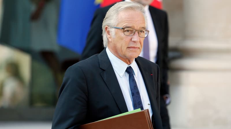 L'exécutif devrait dévoiler cette semaine le nom du ou de la remplaçante de François Rebsamen au ministère du Travail.