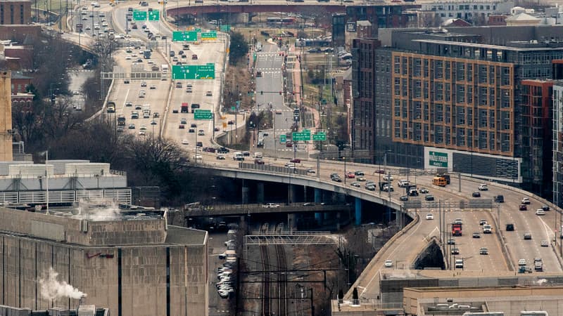 États-Unis: une portion d'une autoroute s'effondre à Philadelphie