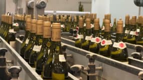 Des bouteilles de vin de la maison Guigal, à Ampuis (Rhône), le 3 mars 2025.