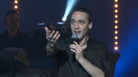 Il ne ressemble pas à Johnny mais vocalement, c'est à s'y méprendre