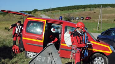 Les pompiers du groupe de reconnaissance et d'intervention en milieu périlleux (Grimp) ont pris en charge l'intervention au niveau du viaduc de Pélussin (Loire).