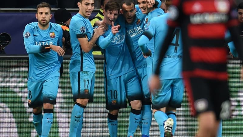 Lionel Messi et ses coéquipiers après son but contre Leverkusen