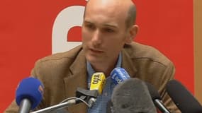 Nicolas Hénin en conférence de presse dans les bureaux du magazine "Le Point" le 6 septembre 2014