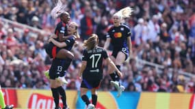 La joie des joueuses de Lyon après le but de Diani en demi-finale aller de Ligue des champions, 19 avril 2025