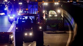 Des tracteurs sur la N118, à Vélizy-Villacoublay, le 17 novembre 2024.