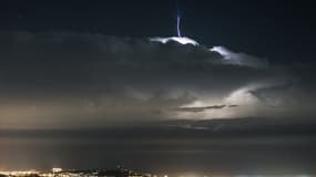 Le phénomène, particulièrement difficile à observer, a été photographié mardi soir au large de Cannes.