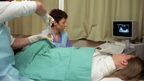 Une amniocentèse pratiquée en 2001 à l'hôpital franco-britannique de Levallois-Perret. 