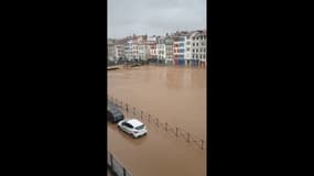 Bayonne: soutenue par les fortes précipitations, la Nive sort de son lit