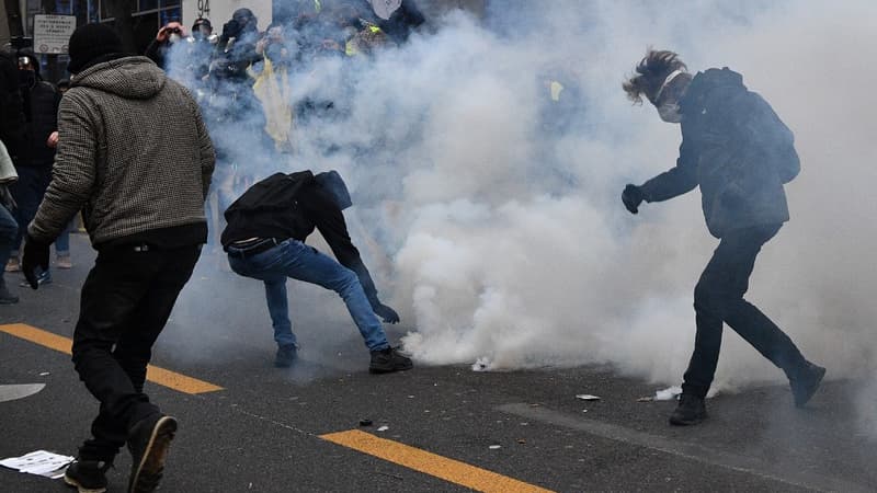 Des manifestants lors de la manifestation contre la loi sécurité globale ce samedi à Paris.