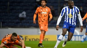 L'attaquant de Porto Moussa Marega (d) vient de marquer contre la Juventus en 8e de finale aller de Ligue des champions, le 17 février 2021 