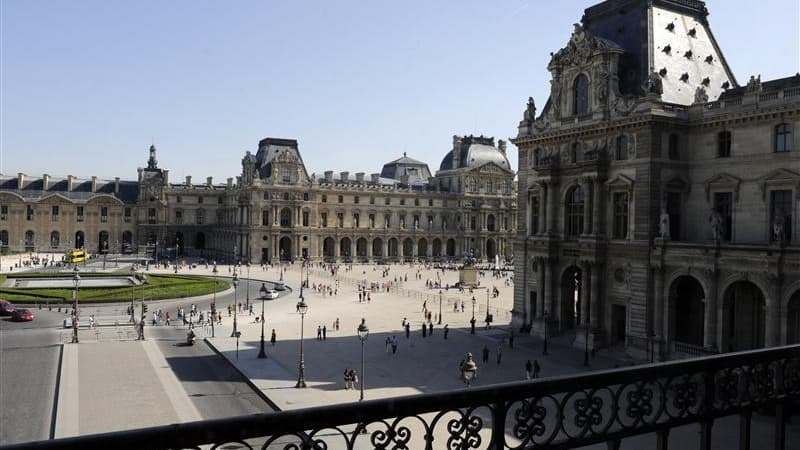 Le musée du Louvre, à Paris. Sept présidents des plus grands musées français ont cosigné une lettre prenant fait et cause contre l'amendement assujettissant les ?uvres d'art à l'ISF, écrit Le Figaro.fr. /Photo d'archives/REUTERS/Jacky Naegelen