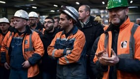 Des ouvriers dans l'usine Ascoval de Saint-Saulve (Hauts-de-France), en décembre dernier.