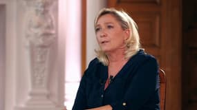 Bridgestone: Marine Le Pen veut "des droits de douane" pour les entreprises qui ferment leur production en France