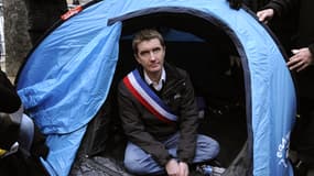 9 novembre 2012: Stéphane Gatignon, maire EELV de Sevran, en grève de la faim devant l'Assemblée nationale.