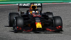 Max Verstappen, au volant de sa RB16B, lancé vers sa victoire dans le  Grand Prix des Etats-Unis à Austin, le 24, octobre 2021 