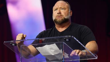 L'influenceur d'extrême droite Alex Jones