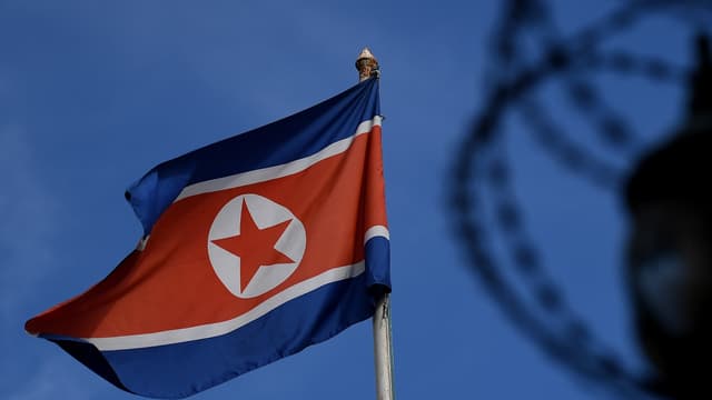 Le drapeau nord-coréen à l'ambassade de Corée du Nord à Kuala Lumpur, en Malaisie, le 27 mars 2017.
