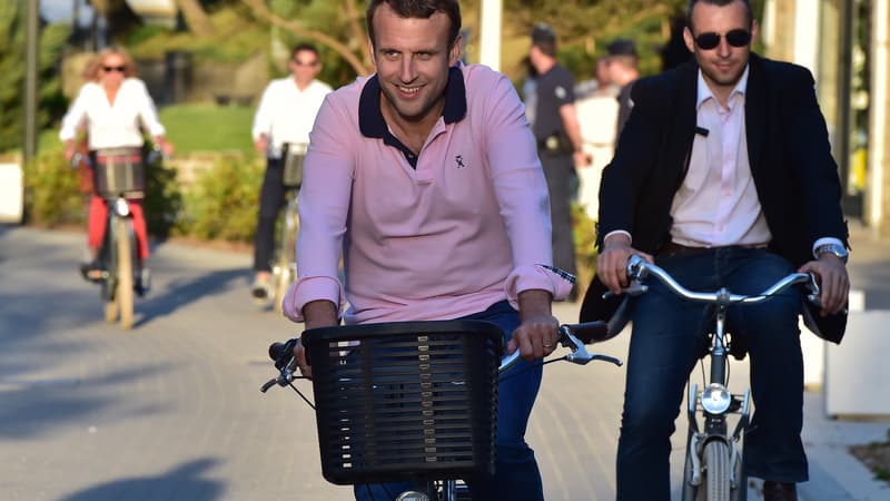 Le président de la République en balade à vélo, le 17 juin 2017 au Touquet. 