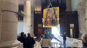 Après huit mois de travaux, le tableau de Daniel Sarrabat a retrouvé sa place dans l'église Saint-Nicolas de Givors (Rhône).