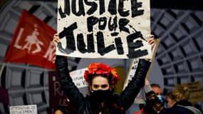 Des femmes rassemblées pour demander "Justice pour Julie" le 18 novembre à Paris