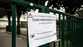 Un panneau apposé à l'entrée d'une école à Rouen, le 27 septembre 2019.