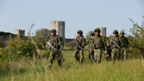 Des militaires suédois patrouillent le 14 septembre 2016 sur l'île de Gotland, remilitarisée en 2015