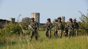 Des militaires suédois patrouillent le 14 septembre 2016 sur l'île de Gotland, remilitarisée en 2015