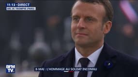 Emmanuel Macron écoute le chant des partisans