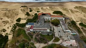 Vue aérienne de l'institut hélio-marin de Labenne (Landes), menacé par l'érosion, le 24 juillet 2025
