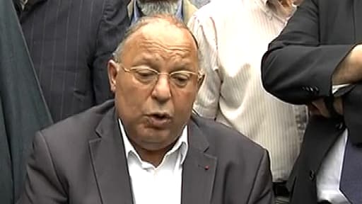 Le président du CFCM, Dalil Boubakeur, à la Grande Mosquée de Paris mercredi soir, pour l'annonce de la fin du mois du jeûne.