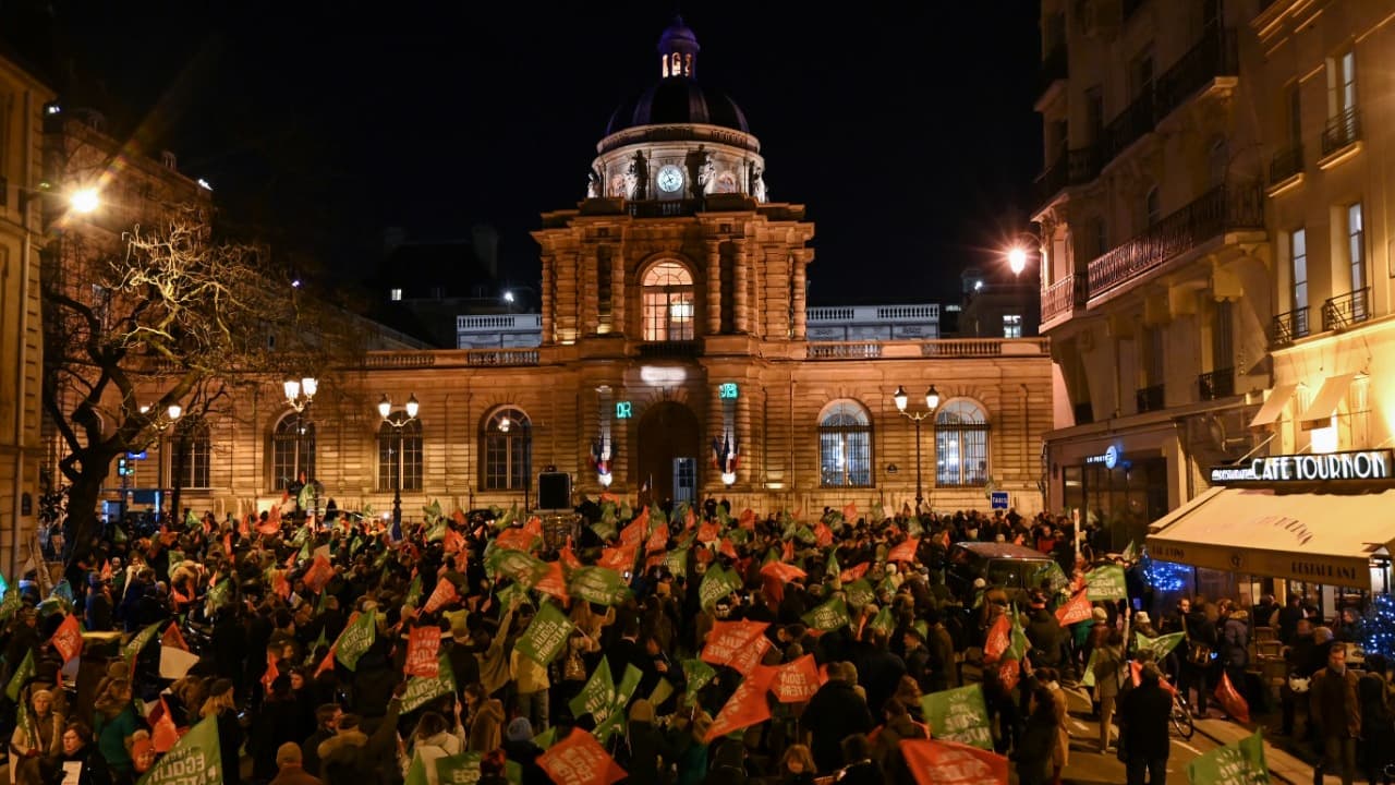 Des opposants a la Procréation Médicalement Assistée (PMA) devant le Sénat, le 21 janvier 2020