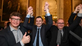 Ian Boucard, député Les Républicains, entouré du sénateur LR Cédric Perrin (gauche) et du maire de Belfort Damien Meslot (droite), à la victoire du premier le 4 février 2018 à Belfort. 