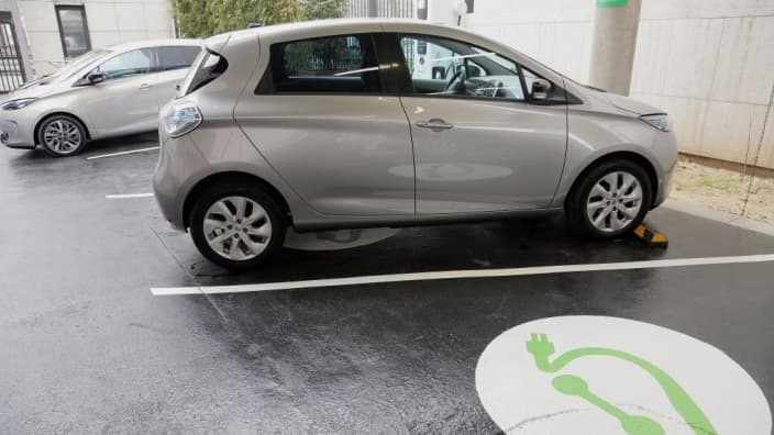 Les ventes de voitures électriques, à l'exemple de la Zoé, ont augmenté en 2014