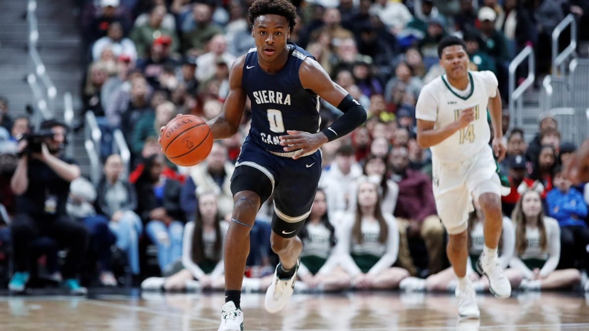 Bronny James en contre-attaque avec Sierra Canyon en décembre 2019 Bronny James en contre-attaque avec Sierra Canyon en décembre 2019