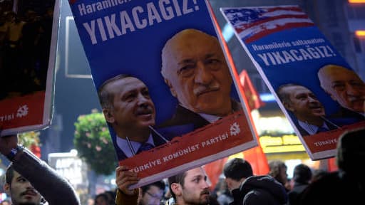 Mercredi soir, plusieurs rassemblements se sont déroulés en Turquie pour exiger la démission du premier ministre Erdogan.